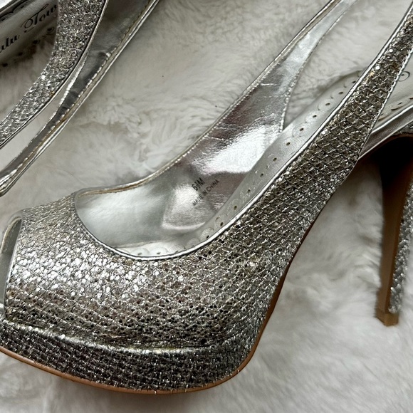 6.5 Lulu Townsend Silver Glitter Peep Toe Platform Heels - Picture 4 of 4
